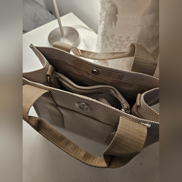 the mini canvas tote - Picture 3 of 5